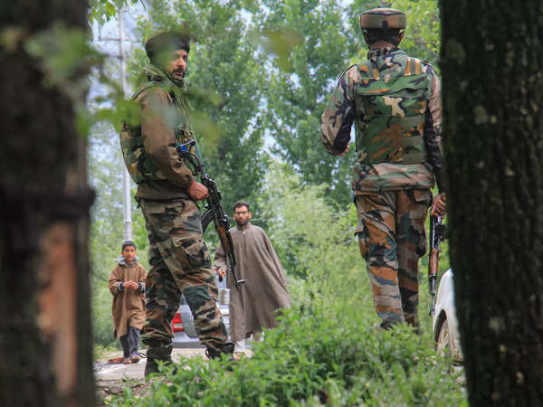 VoiceBharat News baramulla army personnel during an encounter with militants 1